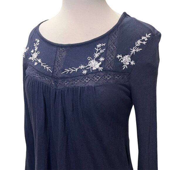 Lucky Brand Navy Blue & White Embroidered Long Sleeve Top size Small Petite - Picture 7 of 9